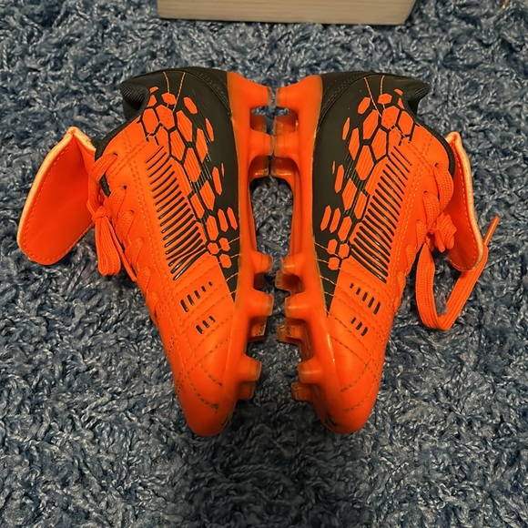 Football Cleats For Kids - Picture 3 of 4